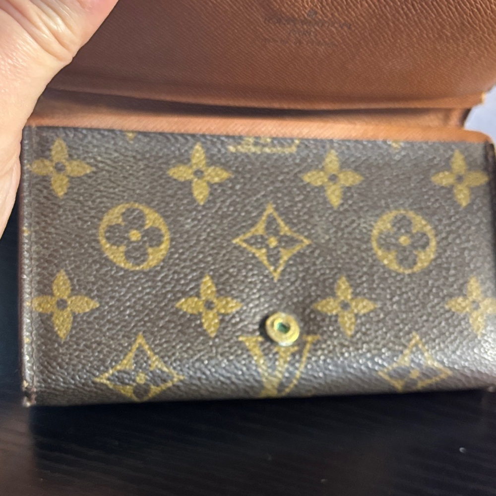 Louis Vuitton Gold and Brown Monogram Wallet - Picture 6 of 17